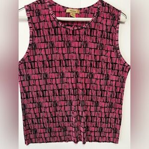 PLISSE BOLD PINK & BLACK PERMANENTLY PLEATED TEXTURE GEOMETRIC PATTERN. 
SIZE XL